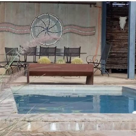 Hackberry House Black Thorn Cottage, Off Grid Khemsbok Exteriör bild