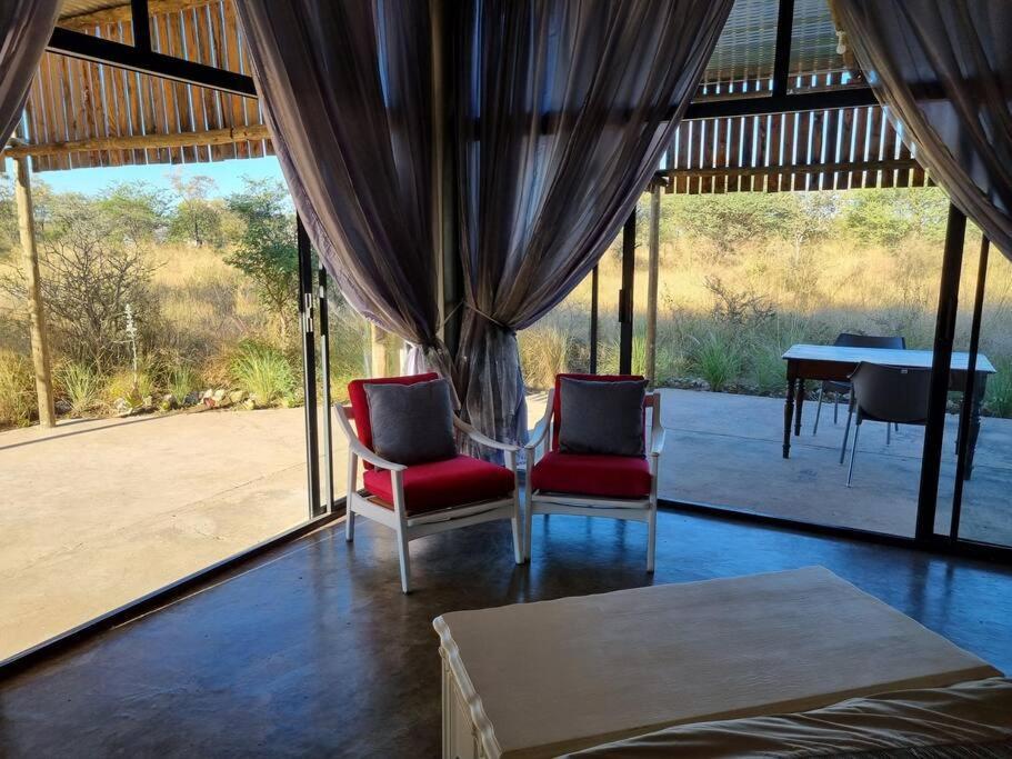 Hackberry House Black Thorn Cottage, Off Grid Khemsbok Exteriör bild