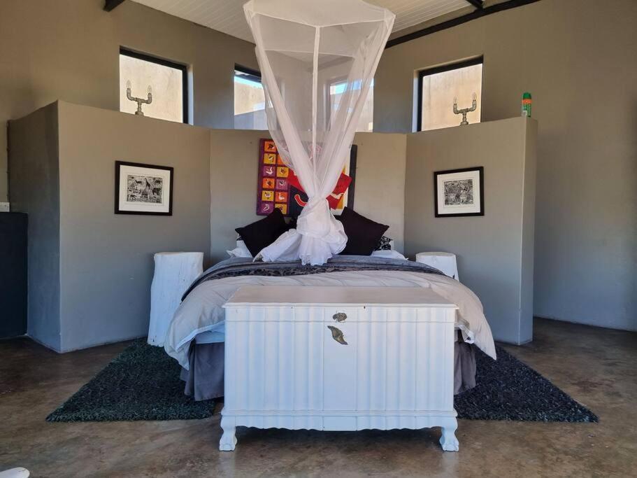Hackberry House Black Thorn Cottage, Off Grid Khemsbok Exteriör bild